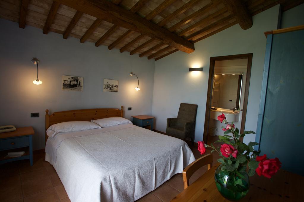 Bio Agriturismo Il Torrione Villa Saturnia Room photo